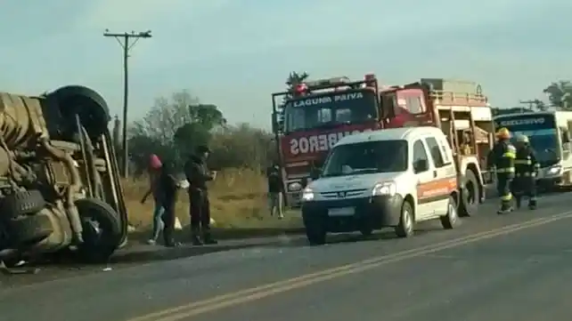 Accidente fatal en Ruta 11: Un muerto y dos heridos al chocar un auto y un camión