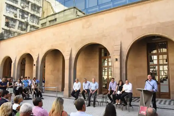 Perotti firmó convenios con Nación para la construcción de ocho nuevas escuelas técnicas en distintas localidades de la provincia