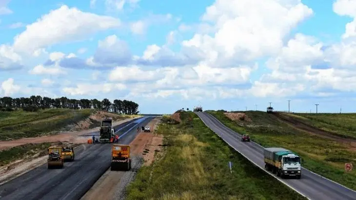 El legislador aprovechó la llegada del Presidente para desafiarlo a realizar el trayecto por tierra.