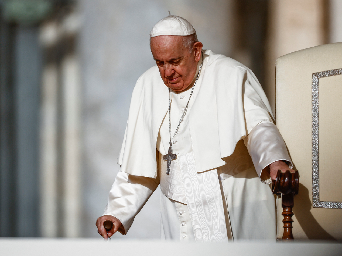 El papa Francisco se sometió a una operación de tres horas "sin complicaciones"