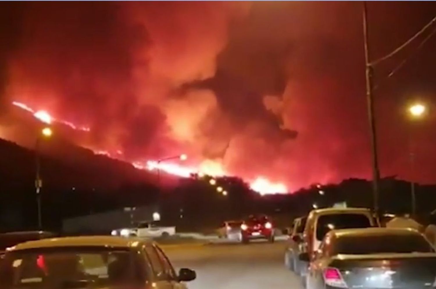 Incendio en Esquel: buscan contenerlo antes de que llegue a las viviendas