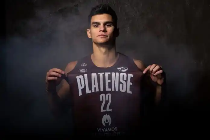 Facundo Vázquez llega desde Platense