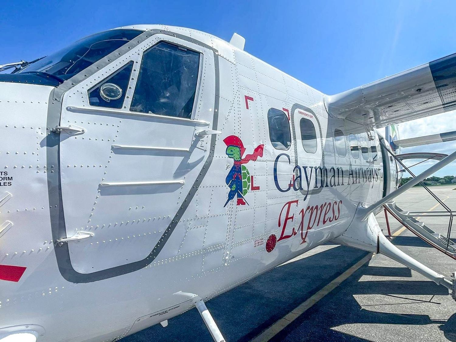 Cayman Airways Express recibió su tercer Twin Otter