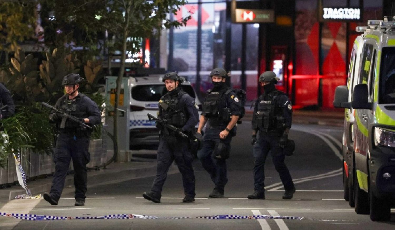 ¡NO DESCARTAN ACTO TERRORISTA! Mueren 6 personas durante ataque con arma blanca en Sídney