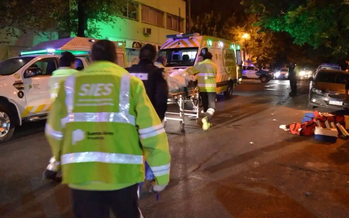 Un incendio en un neuropsiquiátrico platense dejó un muerto y decenas de heridos