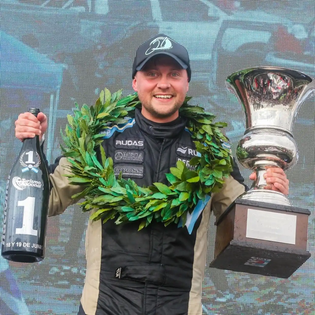 Gassmann estrenó auto y se quedó con la victoria en Clase 3 del Turismo Nacional