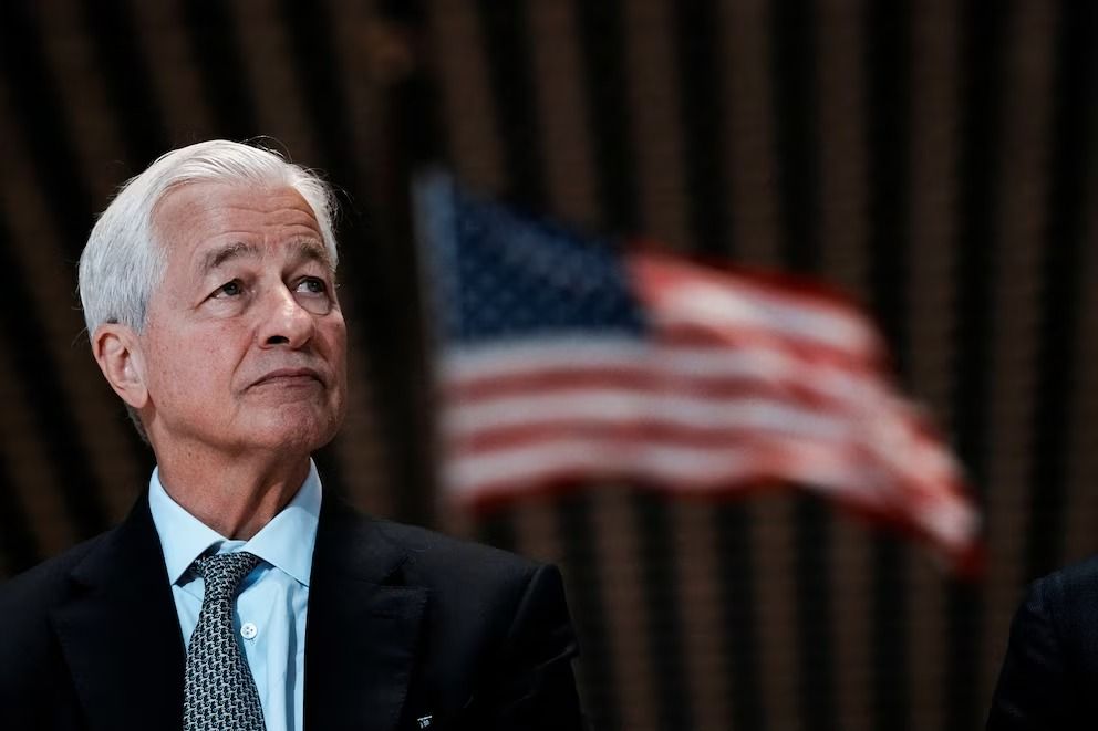 Luis Caputo y Jamie Dimon se reunieron en Buenos Aires en el marco de las gestiones para asegurar financiamiento internacional (REUTERS)