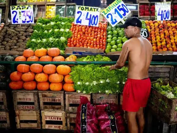 La canasta básica que mide la indigencia arrojó deflación en mayo y la línea de pobreza subió solo 0,1%