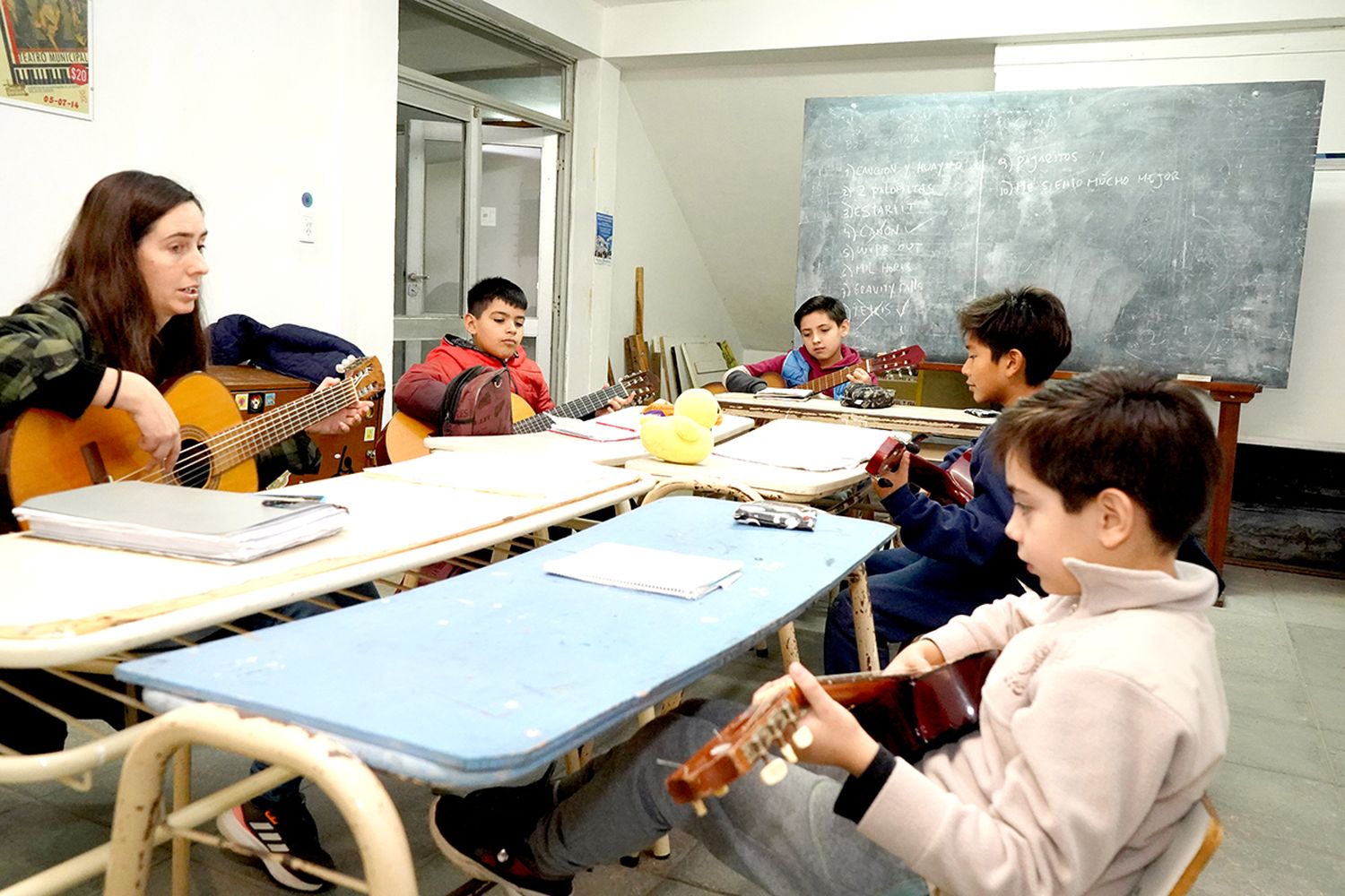 Guitarra. Uno de los cursos que se ofrecen en la escuela