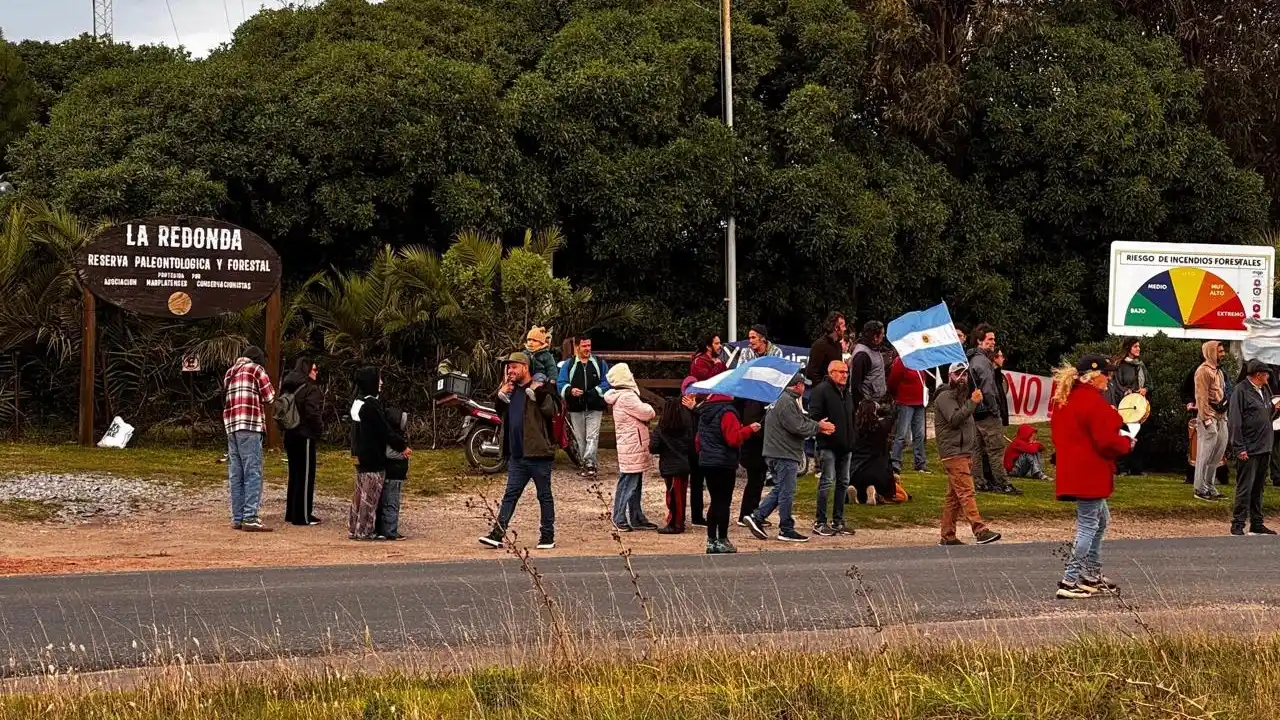 Bajo el lema "la Reserva se preserva" vecinos auto convocados vuelven a reclamar por playas públicas y naturales
