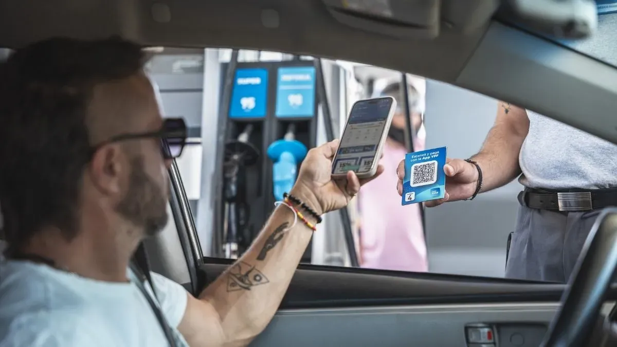 YPF habilita pagos en dólares: cómo funciona la nueva opción para usuarios en estaciones de servicio.