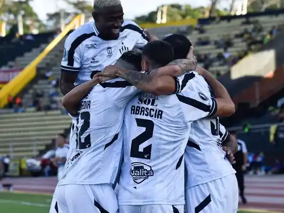 Central Córdoba visita a Liga de Quito por un lugar en octavos de la Libertadores