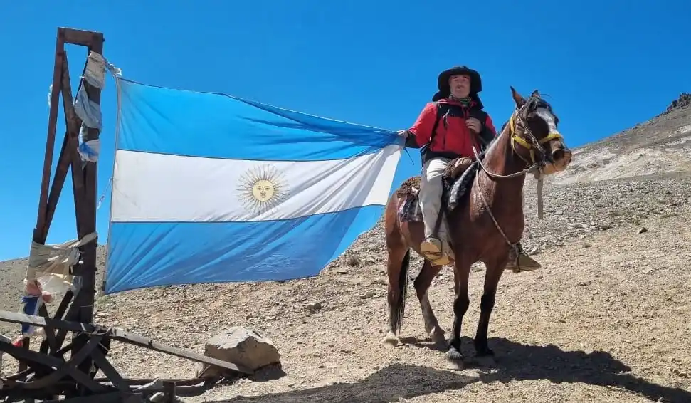 Ezequiel Fuchs en la Cordillera de Los Andes. Junto a 60 sanmartinianos recorrió el Paso del Planchón.