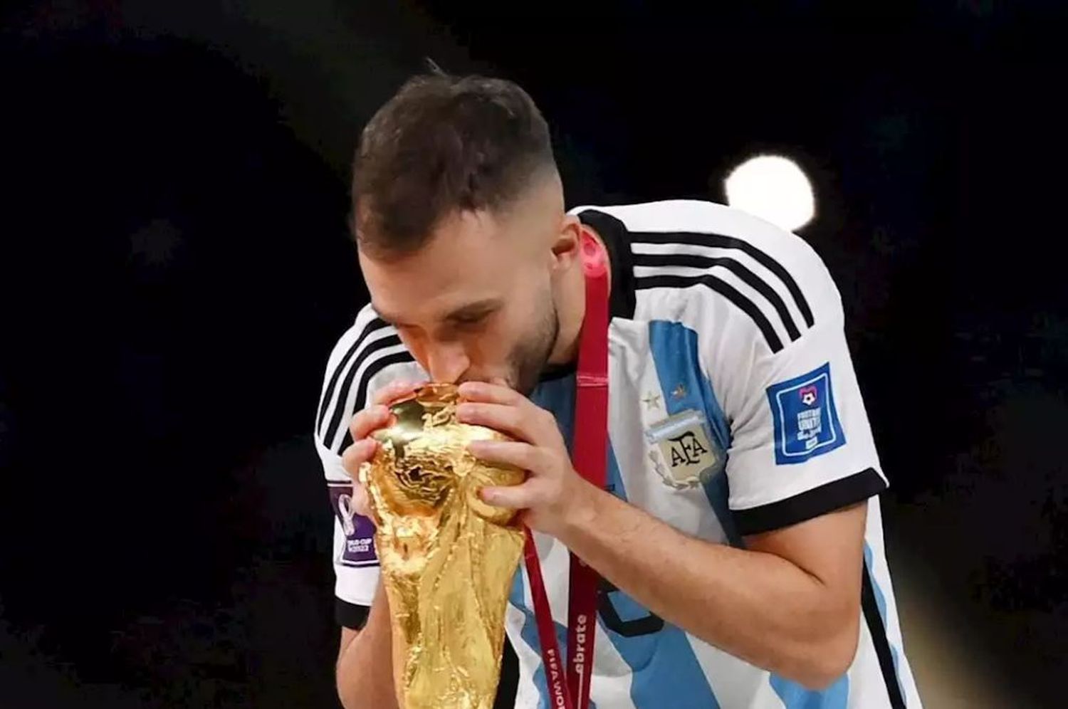 Germán Pezzella se tatuó la Copa del Mundo con un insólito error