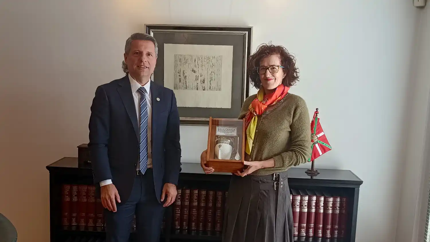 Damián Bernarte y Sara Pagola, representante del País Vasco