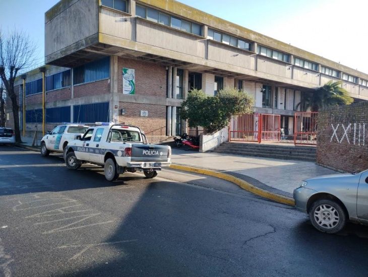Rompieron vidrios otra vez en el ex Colegio Nacional