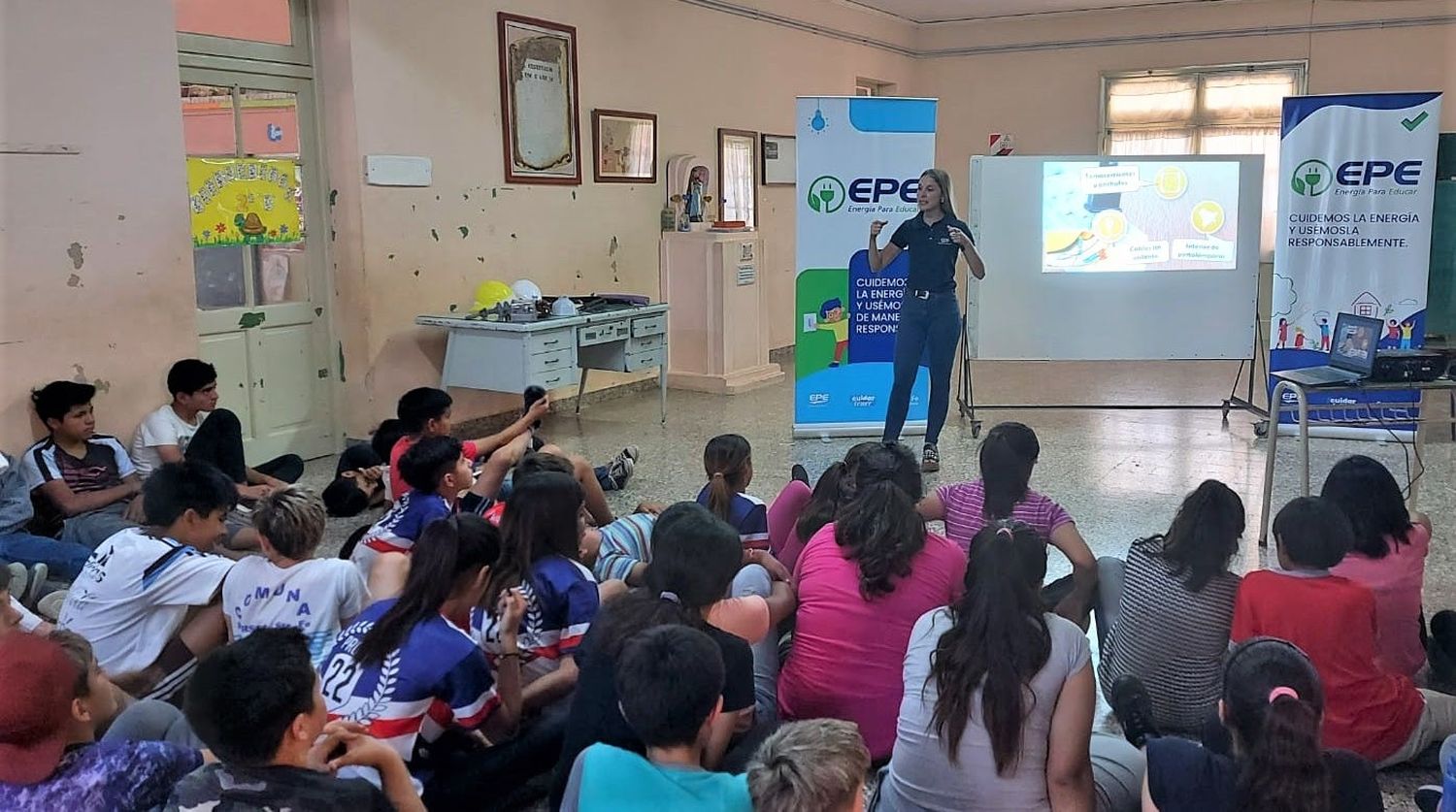 “Energía para Educar”: la EPE visitó escuelas de San Guillermo, Ceres y Hersilia