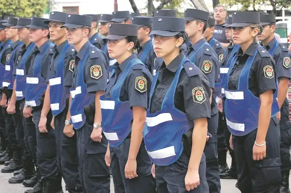 Refuerzan presencia policial en el centro y en supermercados