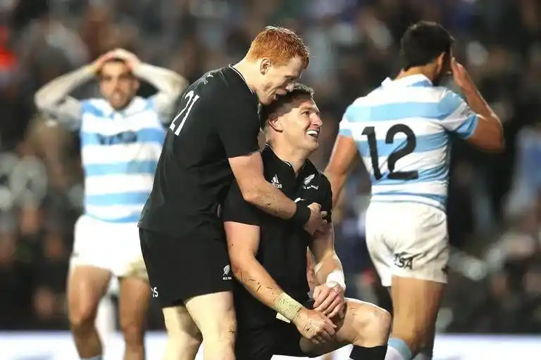 Aplastante victoria de los All Blacks frente a Los Pumas