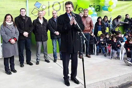 Elecciones 2013: Massa y Eseverri inauguraron el Jardín "Papa Francisco" en Olavarría