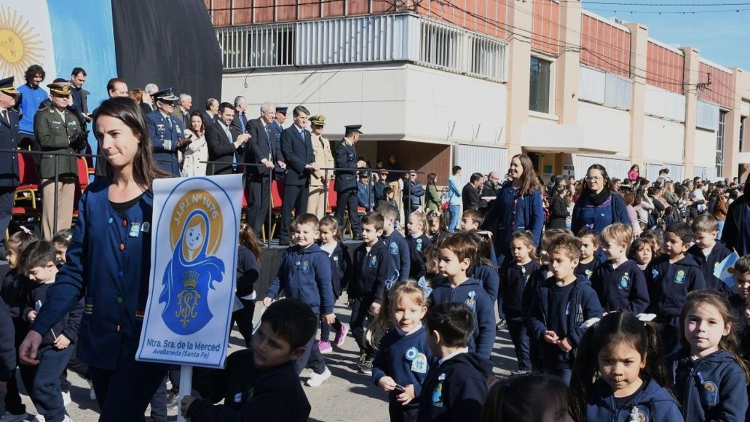 Desfile Cívico-Militar por el Día de la Bandera