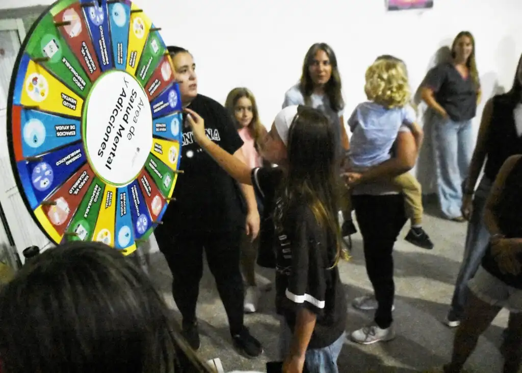 Crespo promovió el Juego Responsable con una acción de sensibilización en Verano Vóley