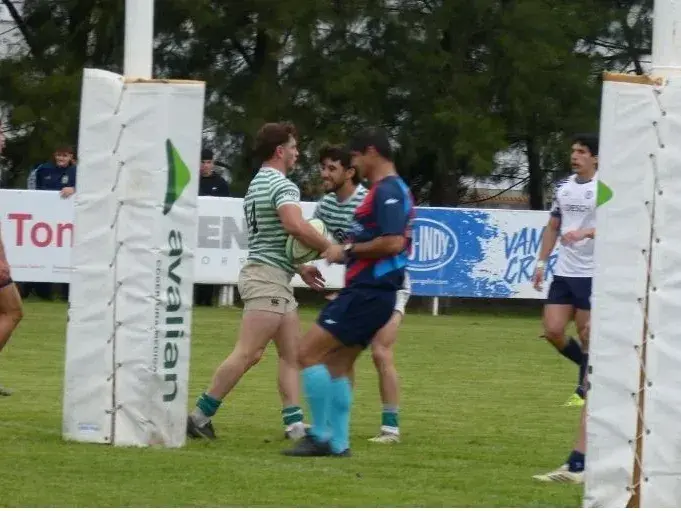 El Verde venció a Caranchos de Rosario y lidera la Cops de Oro con 14 puntos. Foto:CRAR