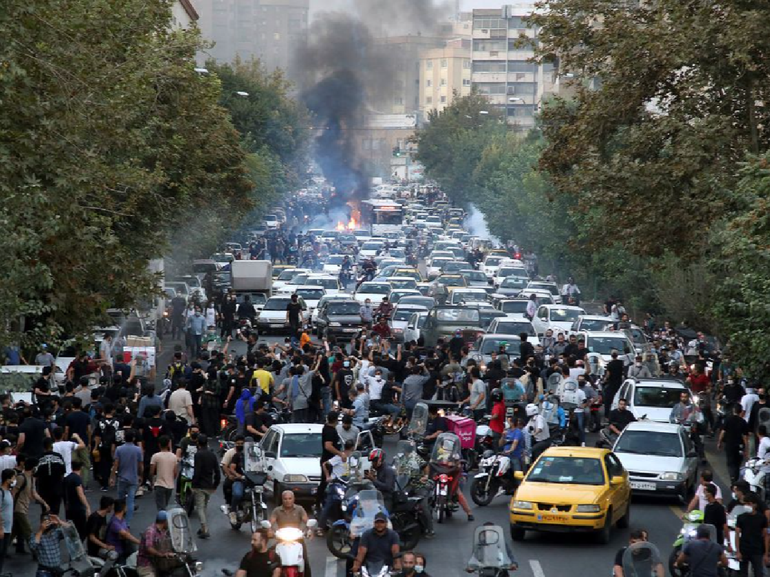 Irán: la represión por los derechos de la mujer dejaron al menos 326 muertos
