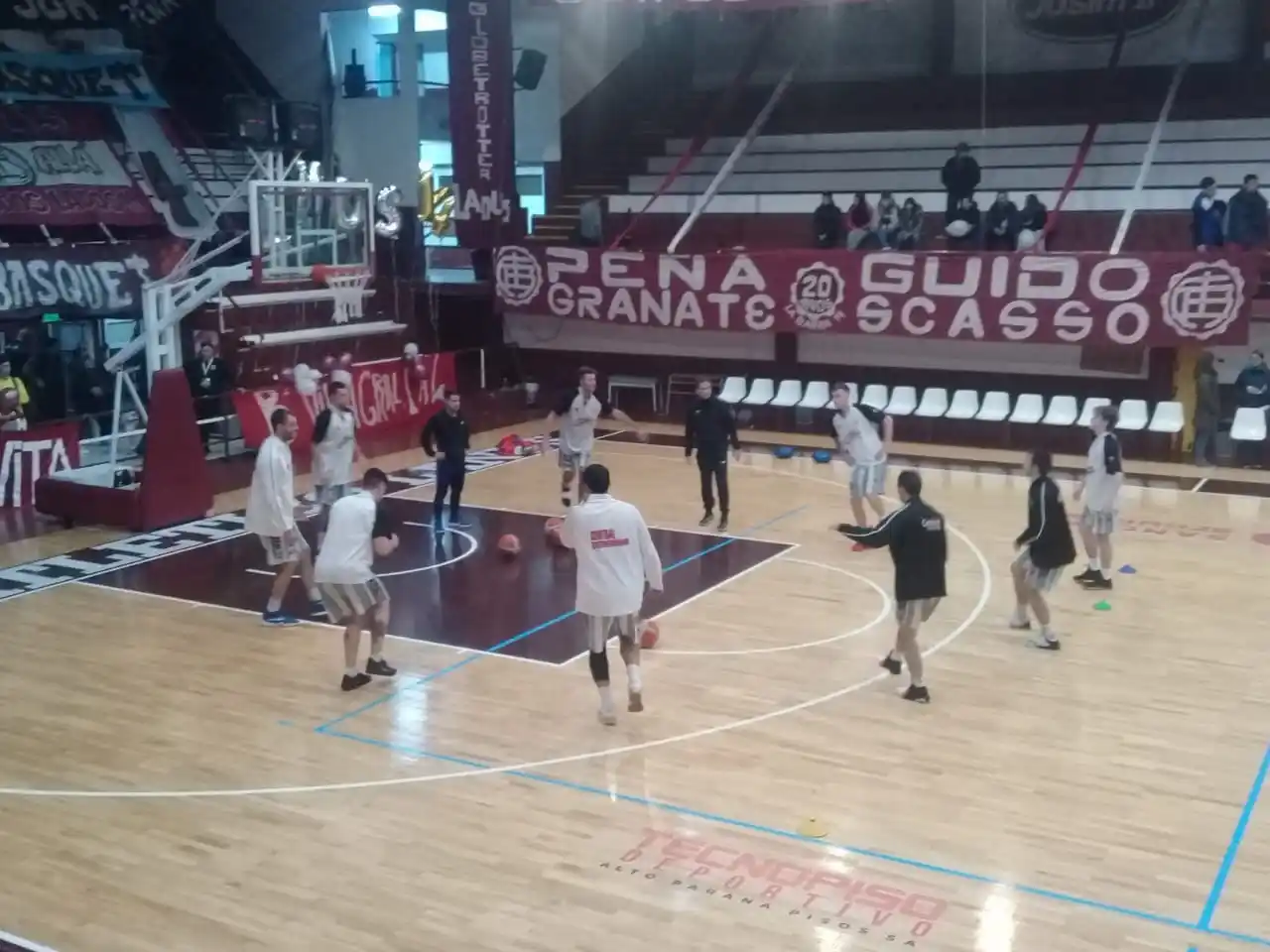 Cerca de 200 hinchas de Gualeguaychú acompañan a Central Entrerriano