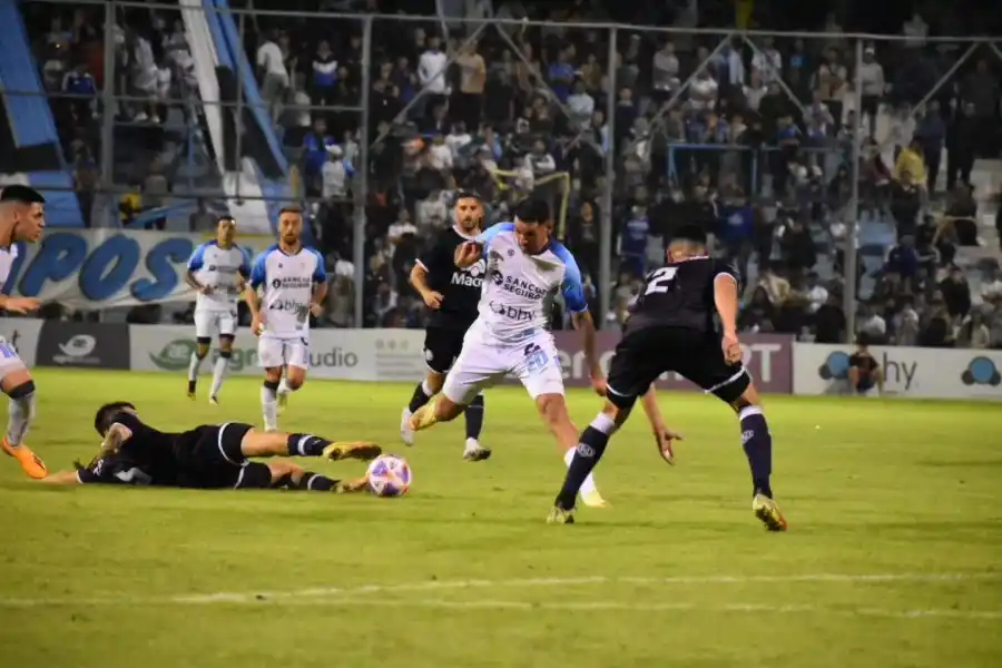 Atlético no pudo de local y perdió 3 a 1 contra Independiente Rivadavia