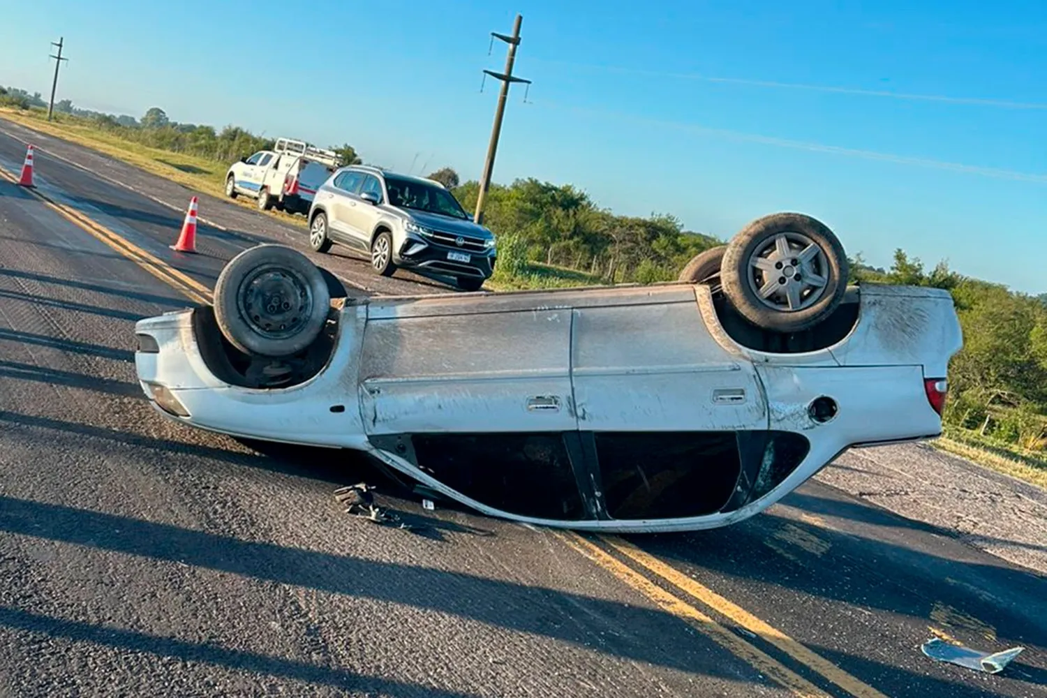 Fuerte vuelco de un auto en la Ruta Nacional 12