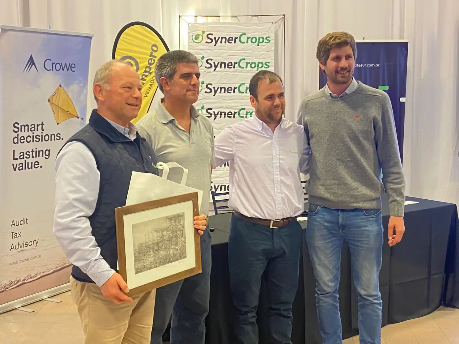 Meradi entregó reconocimientos a disertantes.