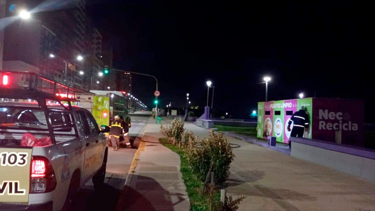 Se incendió el contenedor “Punto Verde” en la costa