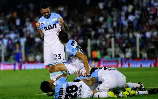 Racing campeón: los festejos en la costanera de Gualeguaychú