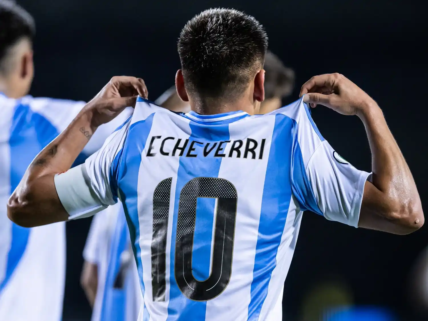 El Diablito Echeverri, gran figura del Sudamericano, se la picó en el penal al arquero brasileño en un partido caliente