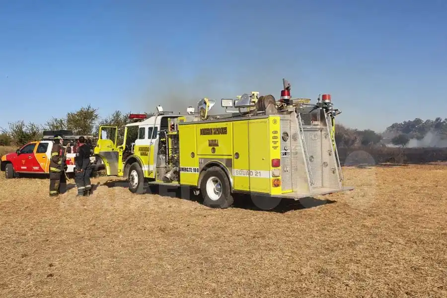 AHORA: gran columna de humo por un incendio en el oeste de la ciudad