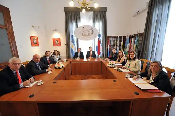 Bordet convocó a los tres poderes para erradicar la violencia de género