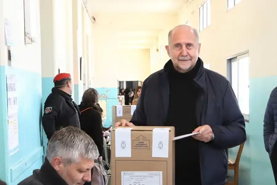 Votó Perotti: "lo hemos dicho siempre, nuestra responsabilidad está en Santa Fe"