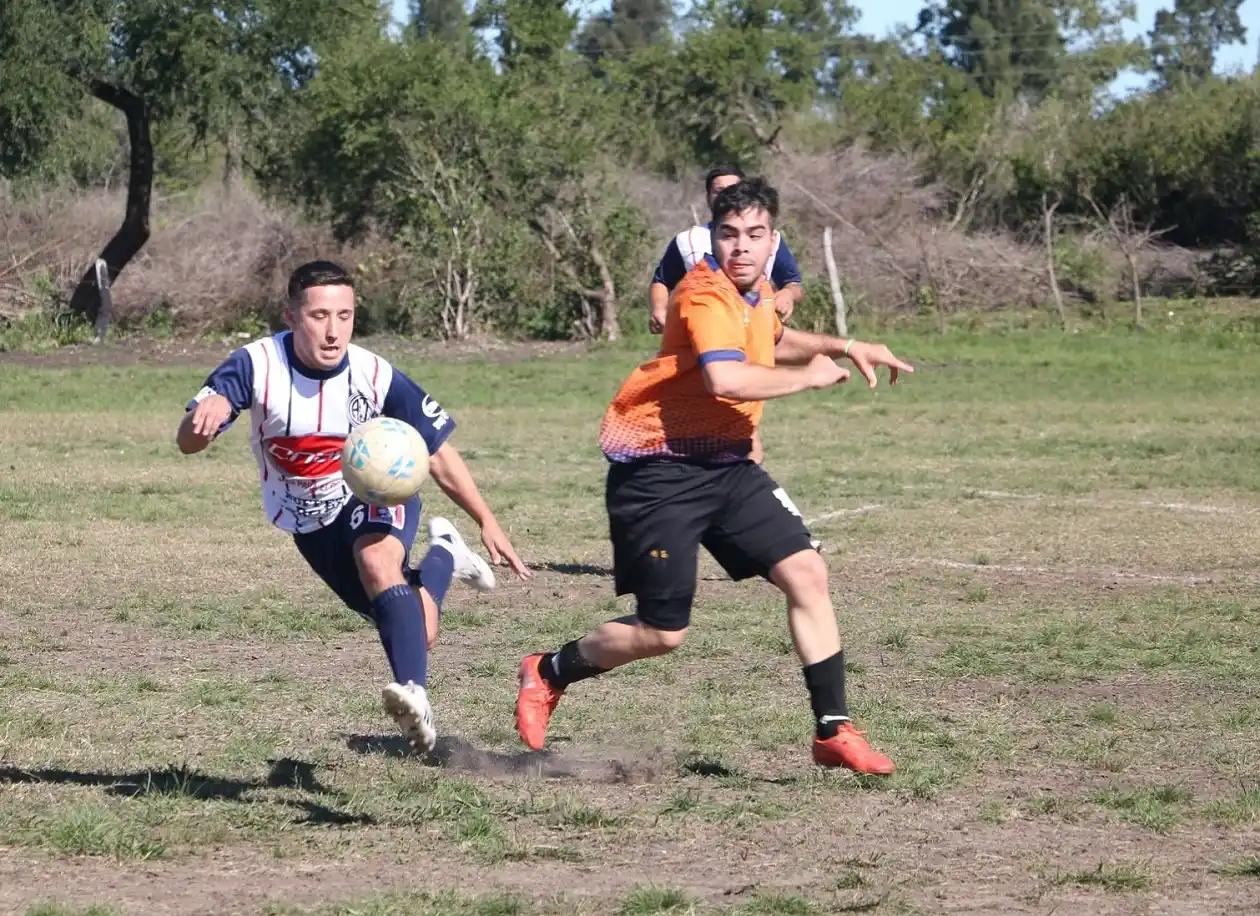 Gladiadores goleó y quedó a un punto del líder en la B