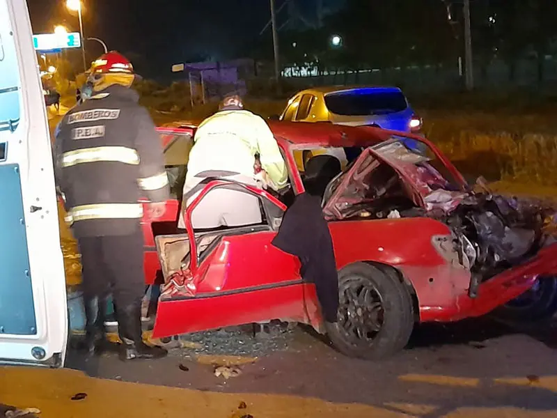 Un loberense salvó su vida, tras colisionar con un camión