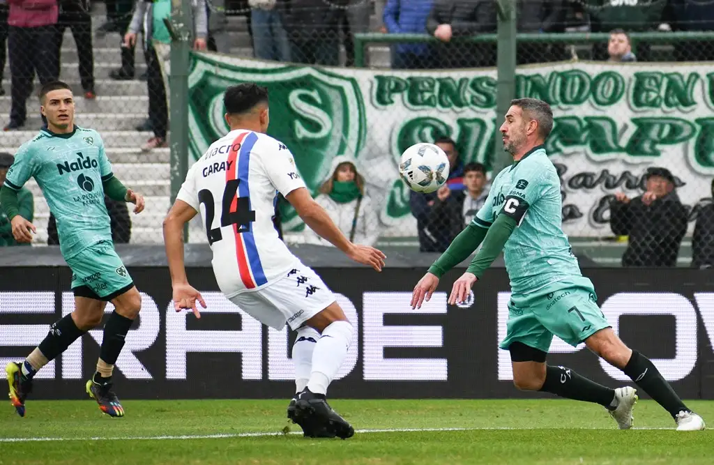 Sarmiento se hizo fuerte en Junín, frente a Tigre