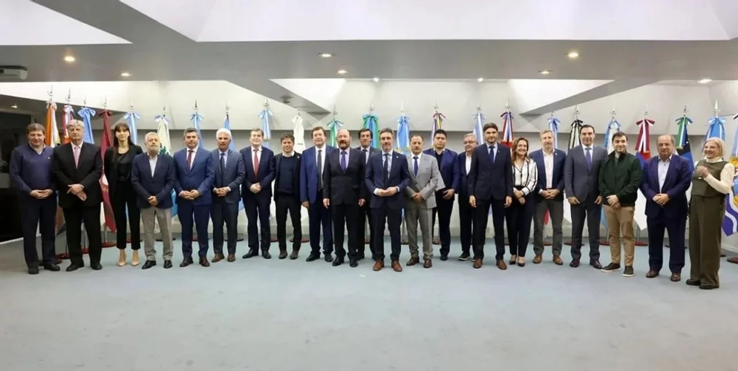 Gobernadores se reúnen en el CFI ante la caída de la coparticipación federal