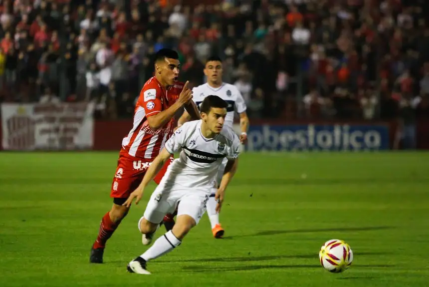 San Martín y Gimnasia  se despertaron en el final