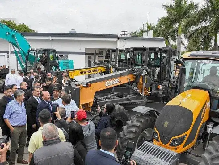 Entregaron medallas a trabajadores viales
que cumplieron 40 y 45 años de servicio