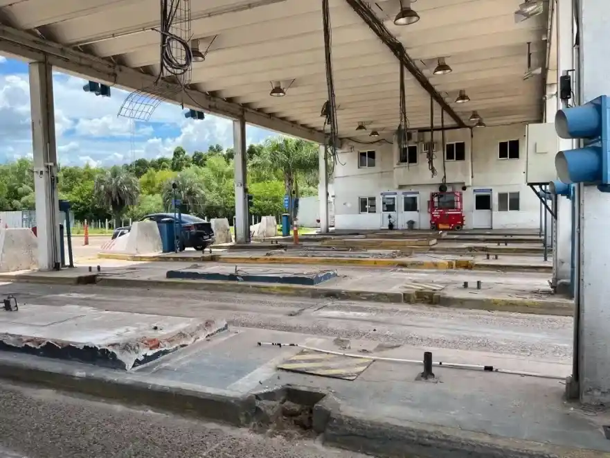 Avanza la demolición de peajes en las Rutas 12 y 14: ya retiraron cabinas en Yeruá, Colonia Elías y Zárate