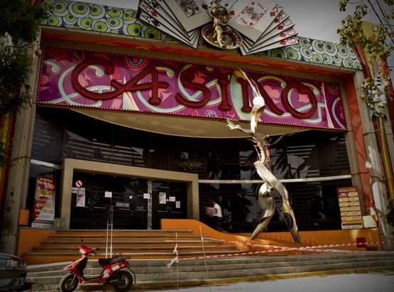Robaron una billetera y fueron detenidos gracias a las cámaras del casino