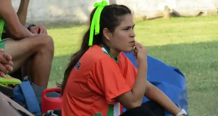 Romina Flaiman, la primera “profe” en entrenar a un equipo de fútbol masculino