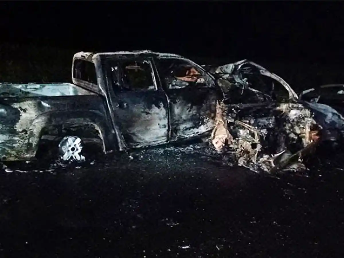 Mueren cinco integrantes de una familia en un choque frontal en Coronel Moldes