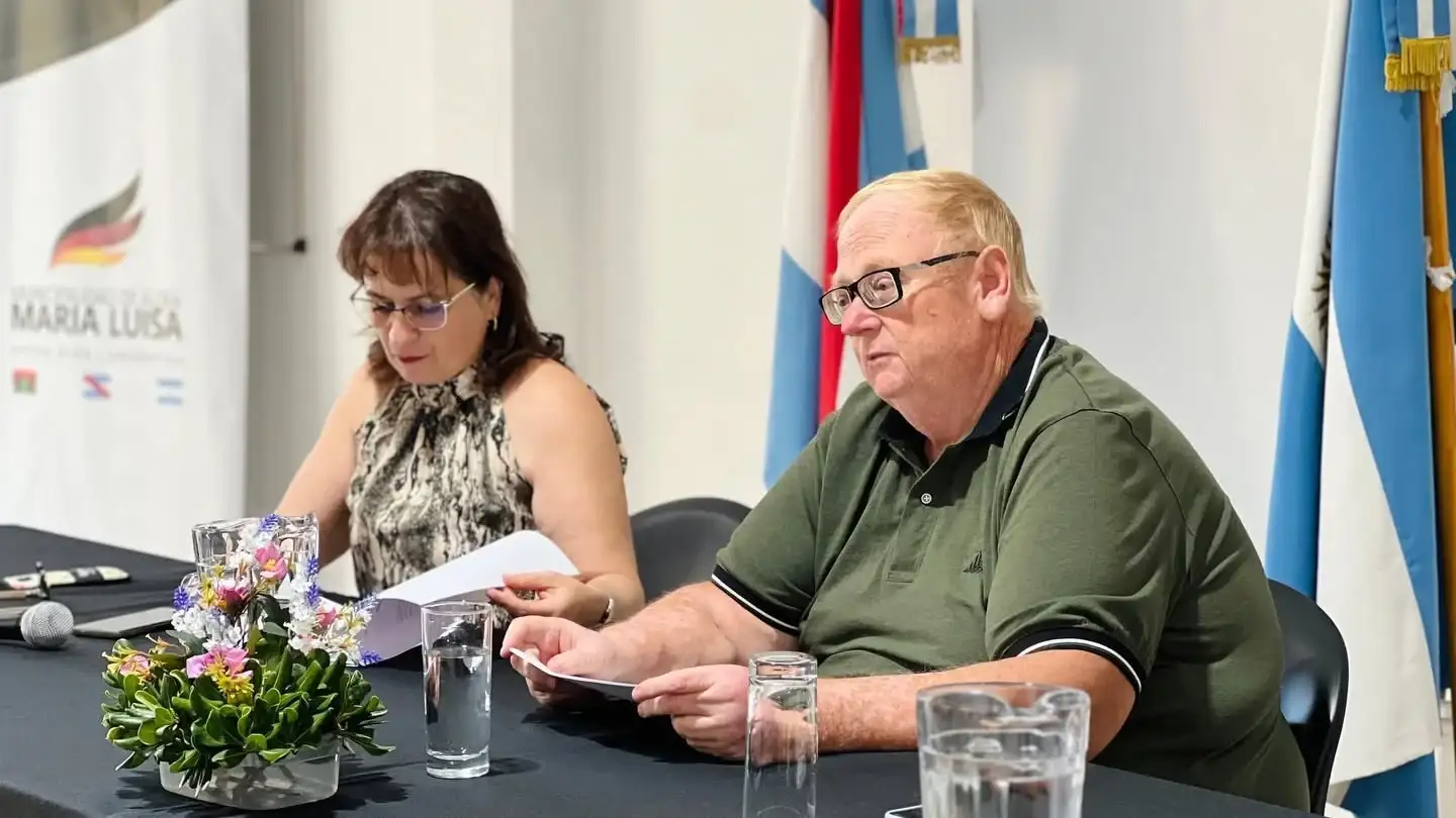 Luis Pablo Schönfeld renunció a la Presidencia Municipal de Aldea María Luisa y asumió Elisabeth Pando