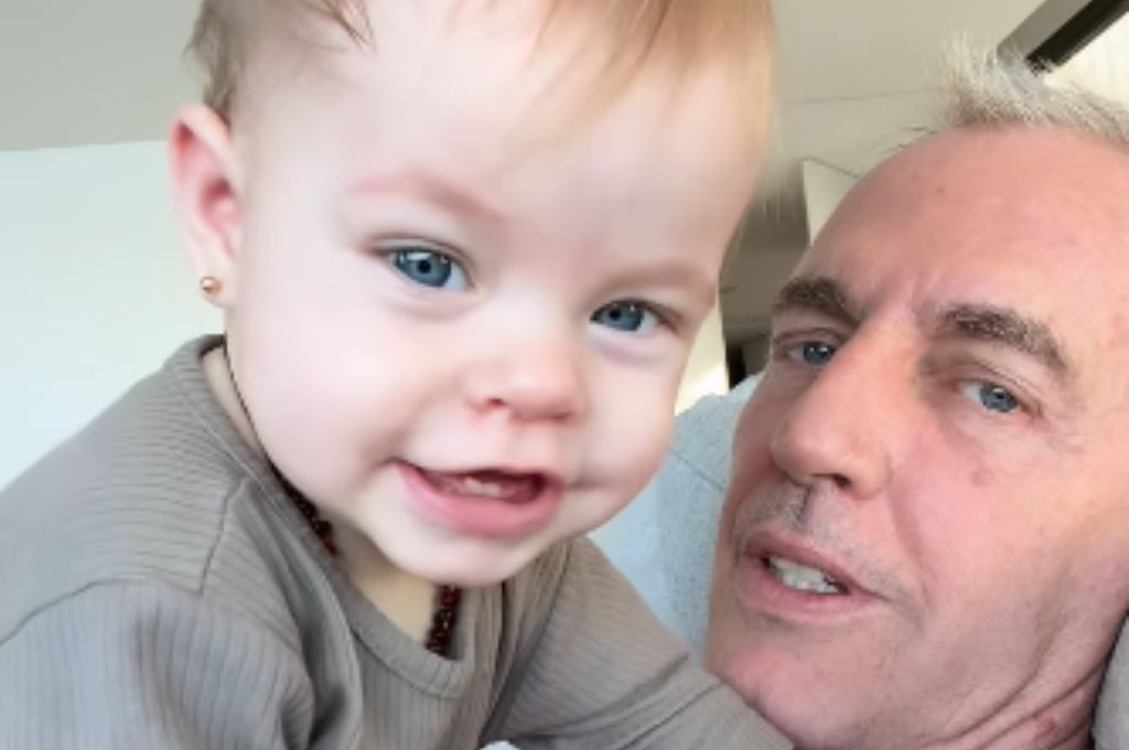 Marley completamente emocionado: mostró las risas y los balbuceos de Milenka a sus 9 meses